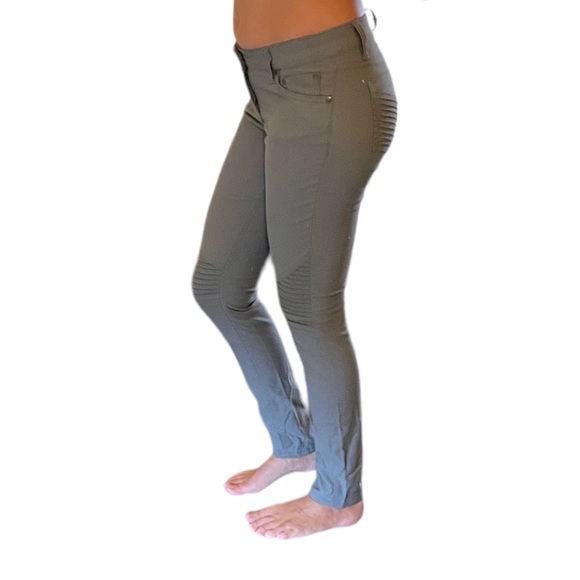 Prana skinny pants, size 4. - Picture 9 of 10